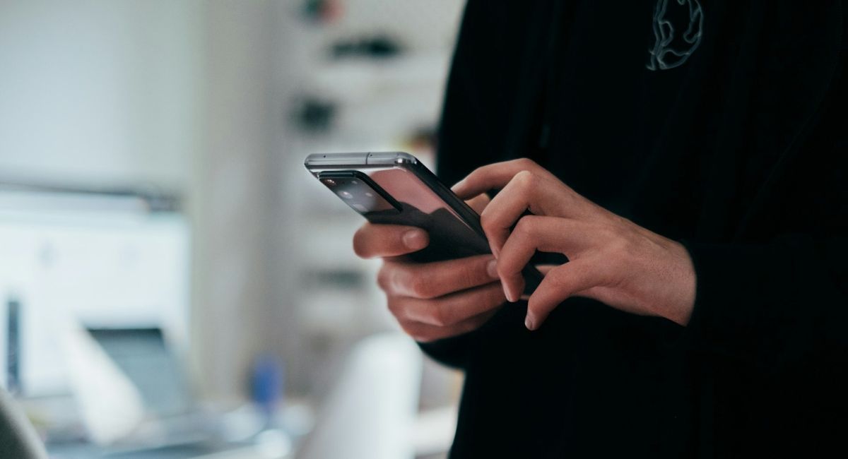 Faltan más de 90 millones de celulares por vincular su CURP a menos de dos meses de que termine el plazo