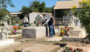 Día de las Madres 2026: Familias visitan panteones de Cajeme para celebrar el 10 de mayo