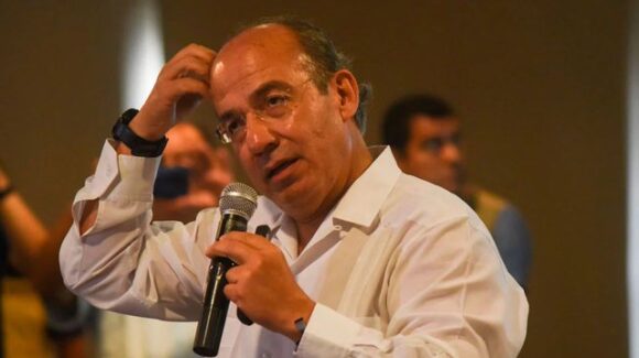 Felipe Calderón critica a la FGR por citatorio a Maru Campos sobre agentes de la CIA