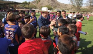 Impulsa Alfonzo Durazo el fútbol escolar y comunitario con el Mundialito Escolar 2026