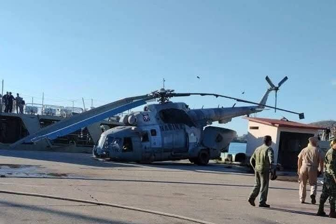 Helicóptero de la Marina realiza aterrizaje de emergencia en Mazatlán; no se reportan lesionados.