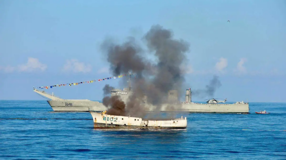 Hunden barco donado por Japón en el Golfo de México; será arrecife artificial en Tamaulipas