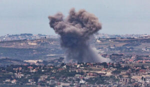 Israel bombardea más de 40 objetivos de Hezbollah en el sur de Líbano; hay 10 personas muertas