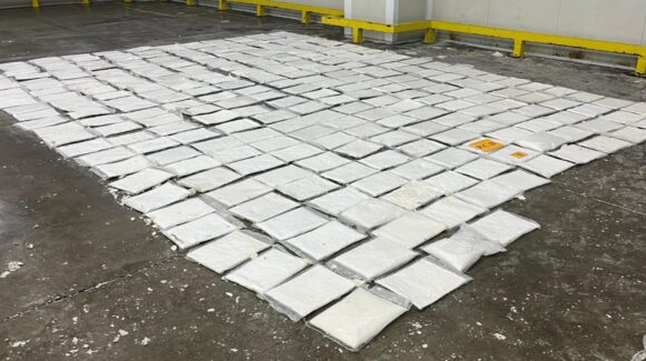 Policía de Costa Rica incauta 560 kilos de cocaína en cargamento de yuca