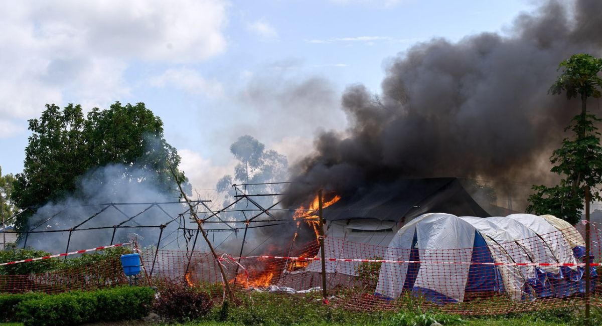 Incendian centro de tratamiento para el ébola en Congo; crece frustración por avance del virus