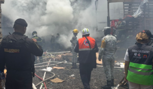 Incendio en Iztapalapa provoca evacuación de 16 casas y movilización de equipos de emergencias