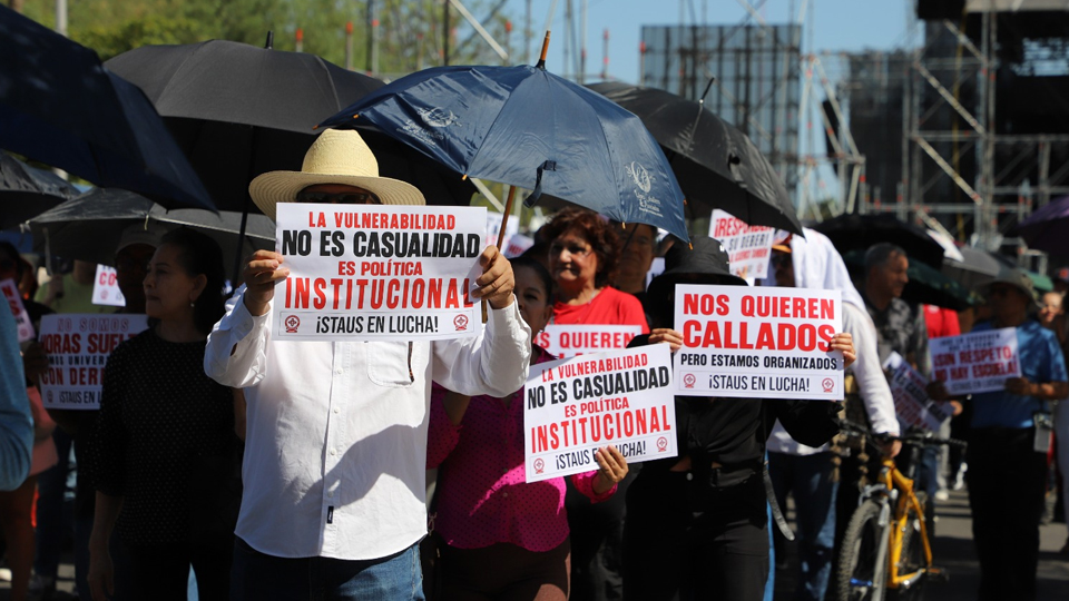 Integrantes del STAUS marchan en Hermosillo ante falta de diálogo con Rectoría de Unison
