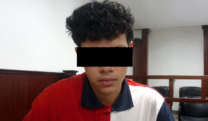 Detienen a joven en garita de Nogales; conducía camioneta del año con reporte de robo en Arizona