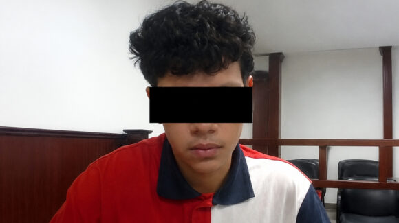 Detienen a joven en garita de Nogales; conducía camioneta del año con reporte de robo en Arizona