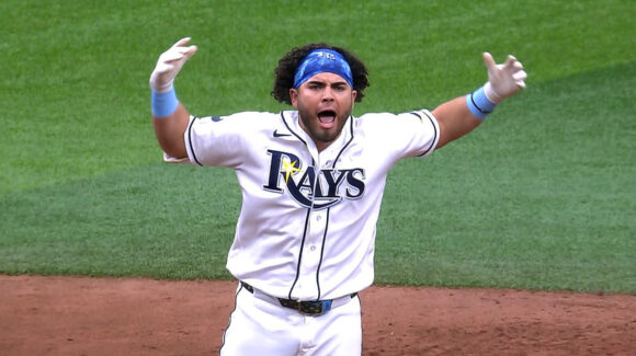 Jonathan Aranda produce dos y comanda remontada con la que Rays barre a Baltimore