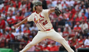Cardinals aseguran la serie ante Kansas City tras joya monticular de Kyle Leahy