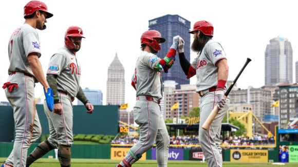 Phillies le pegan a Paul Skenes y Philadelphia completa la barrida sobre los Pirates