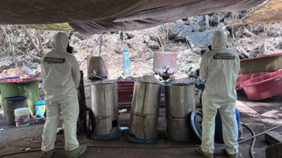 Autoridades aseguran narcolaboratorio del CJNG en operativo federal