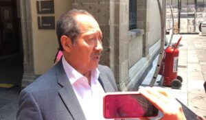 Leonel Godoy comparece ante fiscalía de Michoacán por caso Carlos Manzo y cuestiona acusaciones