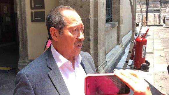 Leonel Godoy comparece ante fiscalía de Michoacán por caso Carlos Manzo y cuestiona acusaciones