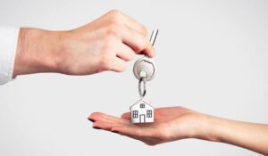 Justicia en España reconoce derechos plenos de vivienda a inquilinos de habitaciones