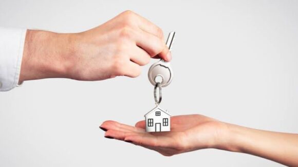 Justicia en España reconoce derechos plenos de vivienda a inquilinos de habitaciones