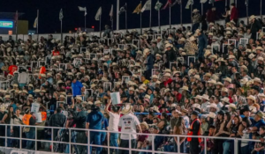 Lleno total en el rodeo de la ExpoGan Sonora 2026 con jinetes, lazos y mini bulls