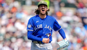 Tablazo de Guerrero Jr. y joya de Kevin Gausman se combinan en el triunfo de Toronto sobre Detroit