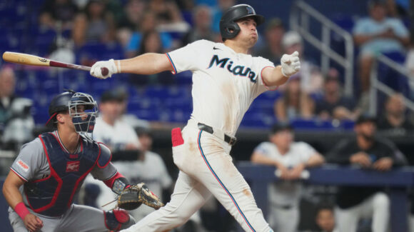 Miami borra desventaja de cuatro carreras y se impone a Washington en emocionante remontada