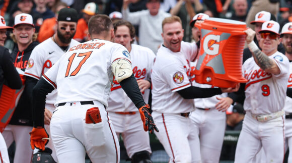 Colton Cowser conecta cuadrangular de oro y los Orioles dejan en el terreno a Detroit