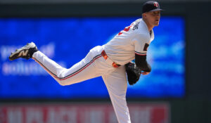 Matthews lanza siete entradas en blanco en su debut en la campaña y Twins vencen a Marlins