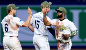 Más líderes que nunca; Rays derrotan a los Marlins y se afianzan en la cima del Este de la LA