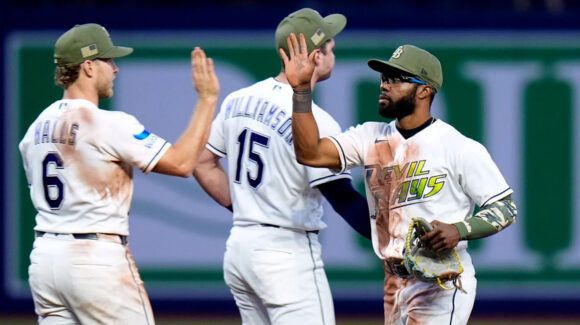 Más líderes que nunca; Rays derrotan a los Marlins y se afianzan en la cima del Este de la LA