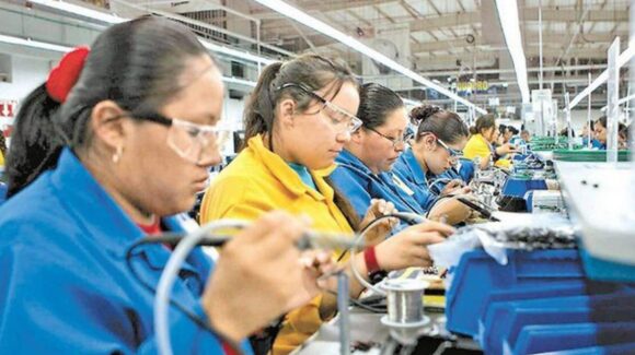 Madres sostienen hogares y economía; en Sonora más de la mitad de mujeres participa en el trabajo