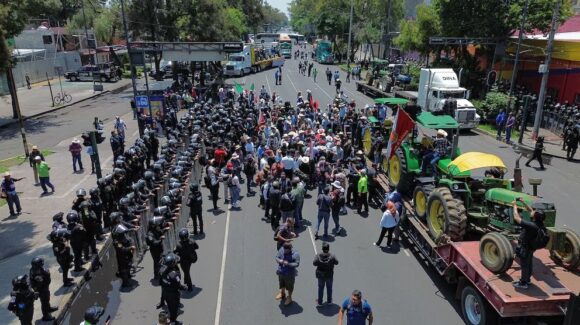 Diálogo con Segob fracasa, transportistas y campesinos advierten que no se irán de CDMX “sin respuesta”