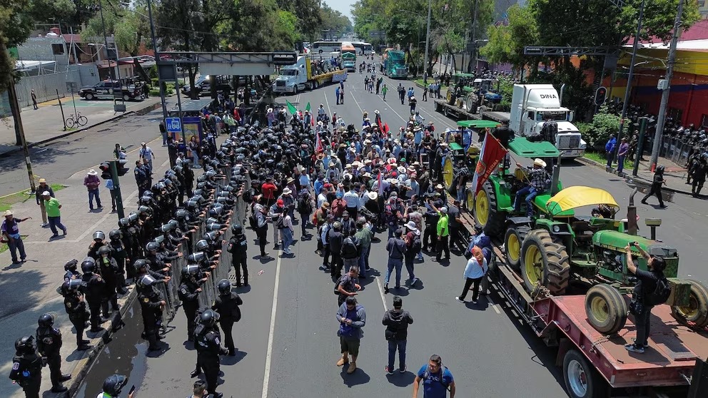 Diálogo con Segob fracasa, transportistas y campesinos advierten que no se irán de CDMX “sin respuesta”.