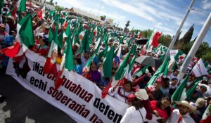 Marcha Morena en contra de gobernadora Maru Campos en Chihuahua por cierre de vías