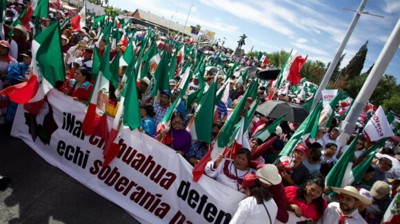 Marcha Morena en contra de gobernadora Maru Campos en Chihuahua por cierre de vías