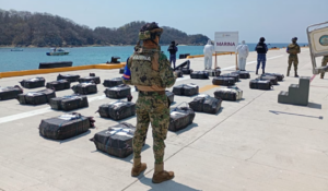 Secretaría de Marina rescata a 11 personas y asegura cocaína en operaciones en el Océano Pacífico
