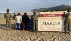 Marina de Guerrero detiene a extranjeros que transportaban drogas a México; aseguran su embarcación