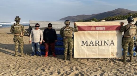 Marina de Guerrero detiene a extranjeros que transportaban drogas a México; aseguran su embarcación