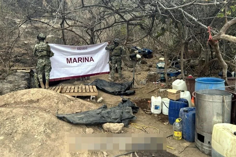 Elementos de la Marina destruyen narcolaboratorio y plantío de marihuana en Culiacán, Sinaloa.