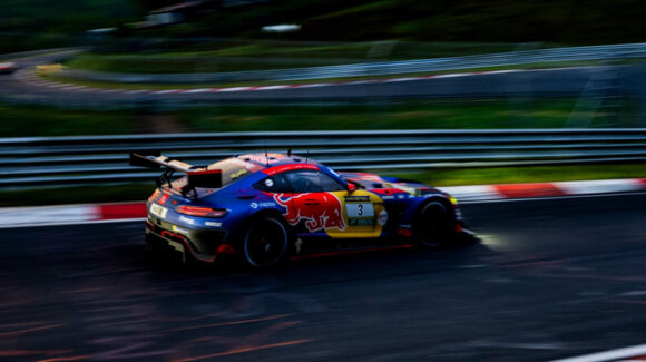 Max Verstappen roza la gloria en las 24 horas de Nürburgring; falla mecánica arruina la victoria