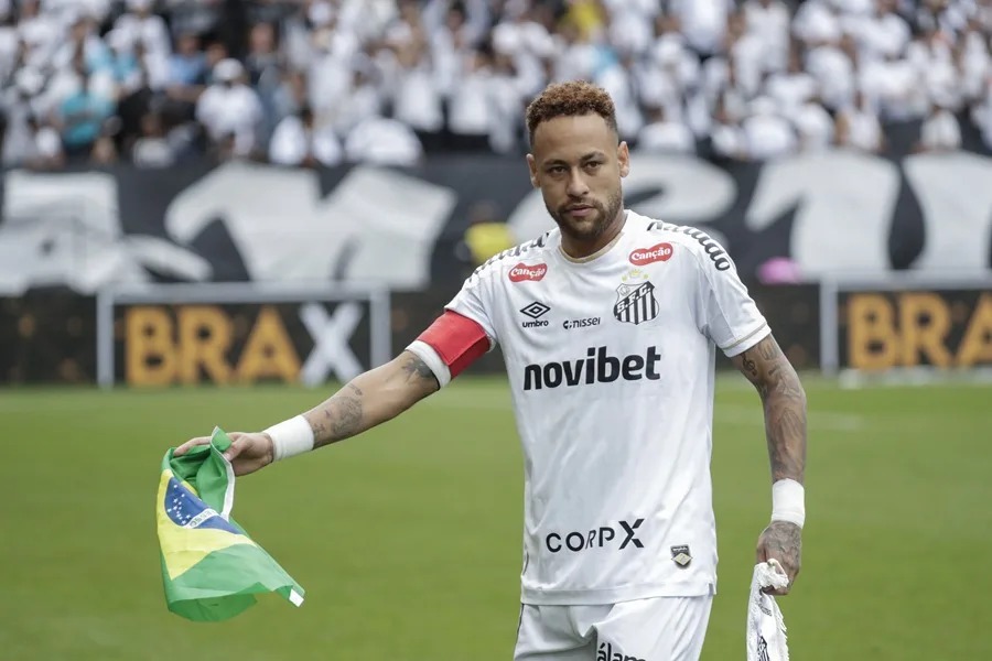 ¡Malas noticias! Neymar sufre una nueva lesión, pero se presentará en condiciones con Brasil.