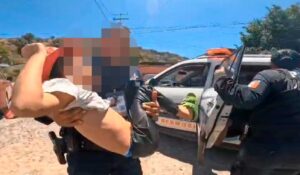 Niña de 7 años es picada por viuda negra en Hermosillo; fue auxiliada por policías municipales