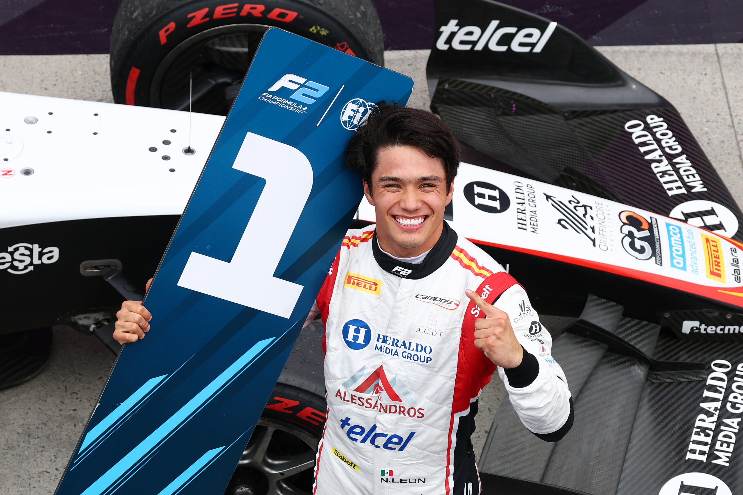 Noel León se convierte en el primer mexicano en ganar una sprint de Fórmula 2 con su triunfo en Canadá.