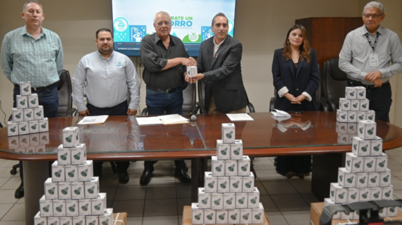 Oomapas de Cajeme fortalece programa ‘Ahórrate un Chorro’ con donativo de regaderas ecológicas