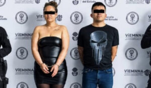 Arrestan a policía de Jalisco y cómplice por asesinato de mujer; les hallaron insignias del CJNG