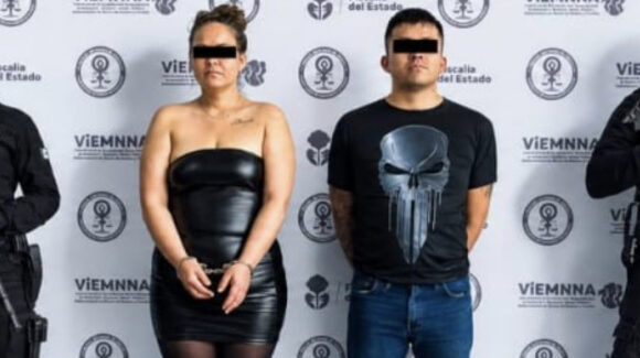Arrestan a policía de Jalisco y cómplice por asesinato de mujer; les hallaron insignias del CJNG
