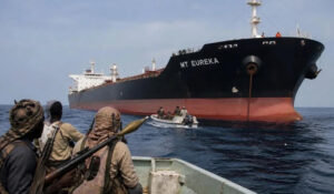 Piratas somalíes resurgen en el océano Índico por bloqueo del estrecho de Ormuz y otras rutas
