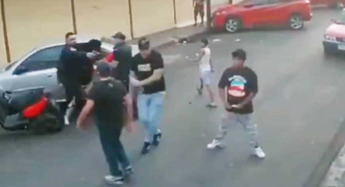 VIDEO: Oficial de CDMX mata a tiros a sujeto que lo golpeó al intentar detener riña de mujeres