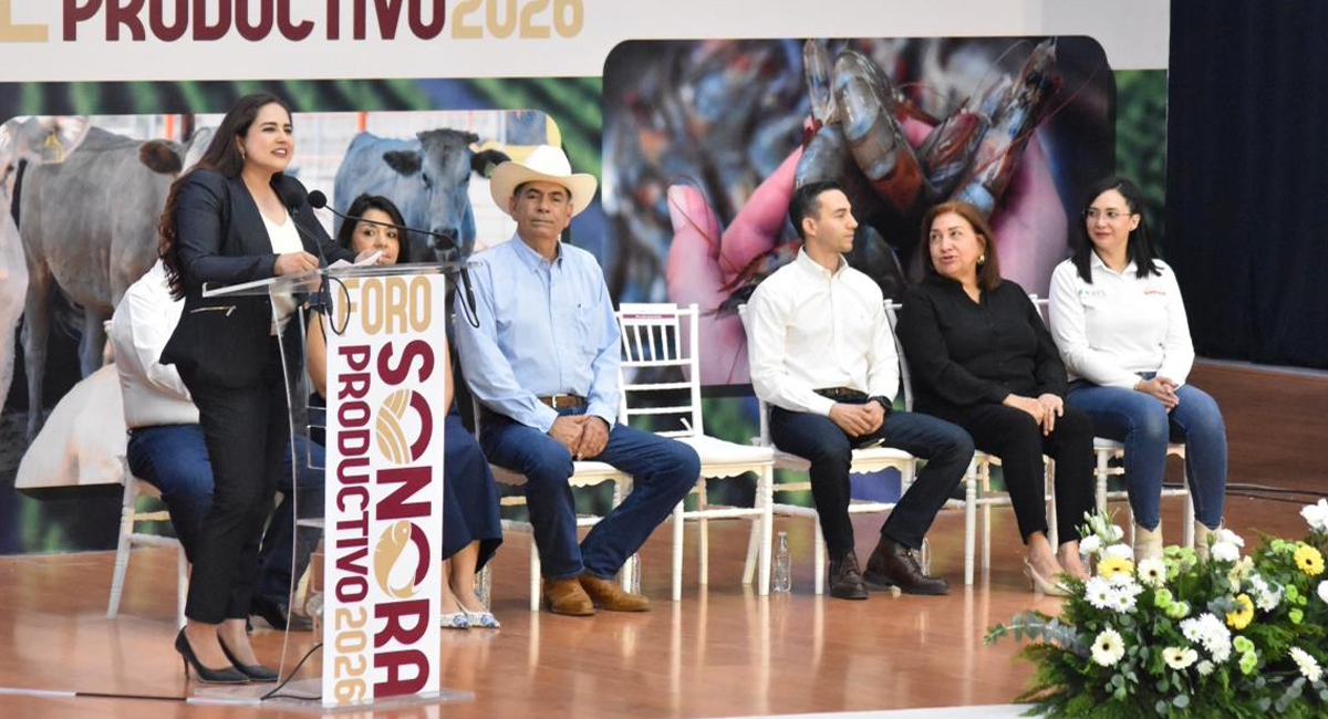 Las autoridades presentes durante el Foro Sonora Productiva 2026