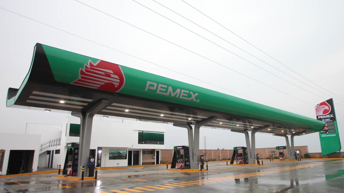 Pemex reporta 10 mil 591 tomas ilegales en 2025 por huachicol.