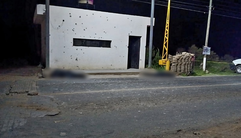 Asesinan a dos policías comunitarios en Michoacán durante jornada violenta del 18 de mayo.