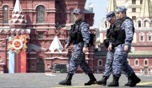Putin explica ausencia de equipo militar en desfile del Día de la Victoria